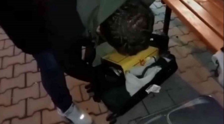 Otomobilde yağ tenekelerine gizlenmiş 6 kilo 850 gram esrar ele geçirildi
