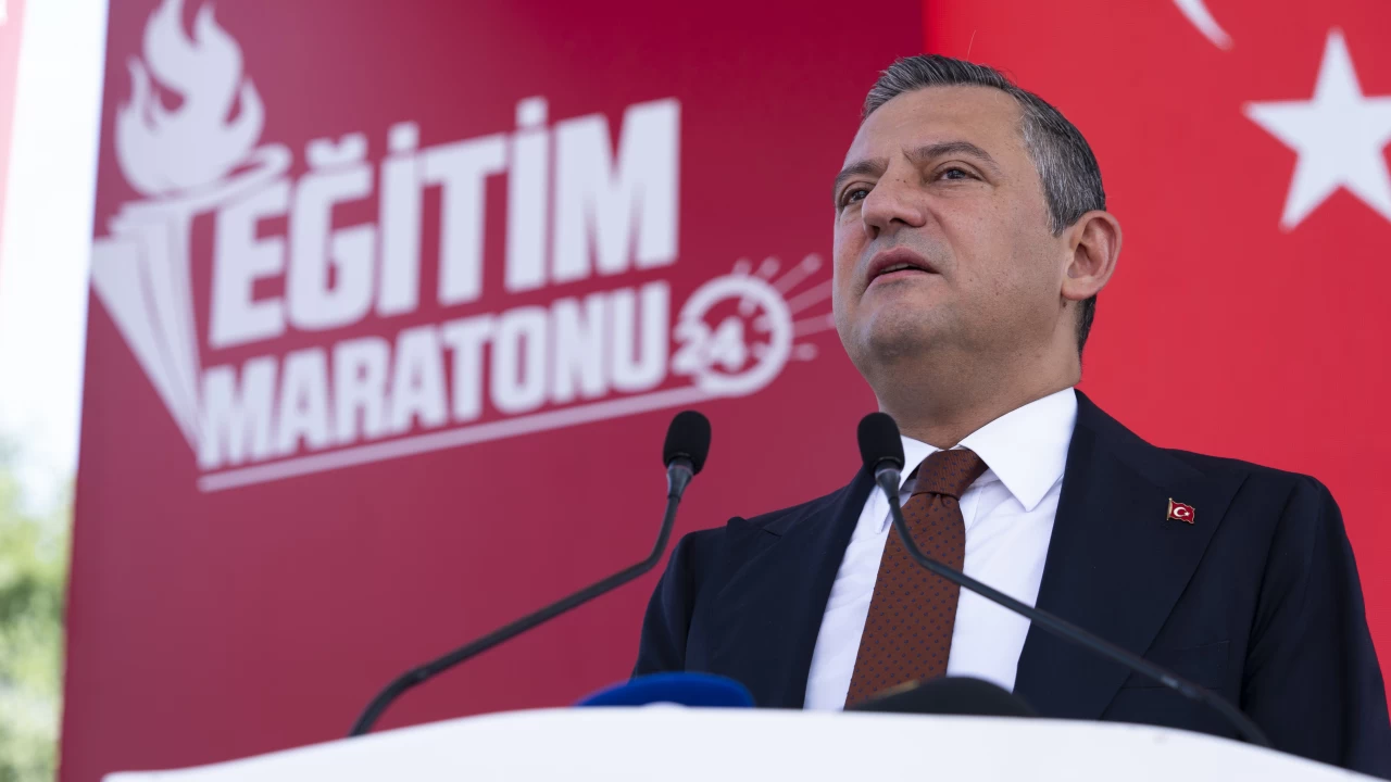 �zel'den Tekin'e: Cumhuriyet tarihinin en k�t� bakan�