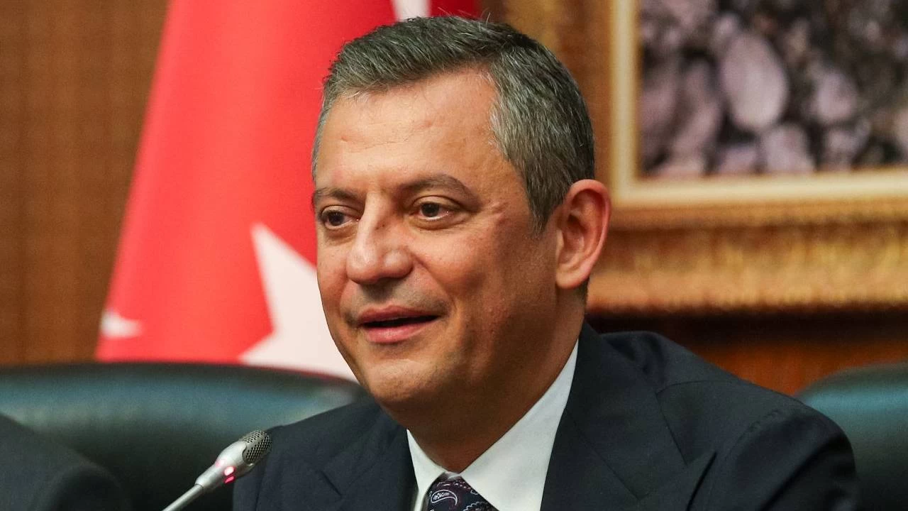 Özgür Özel, eski ortaklarından uzak duruyor