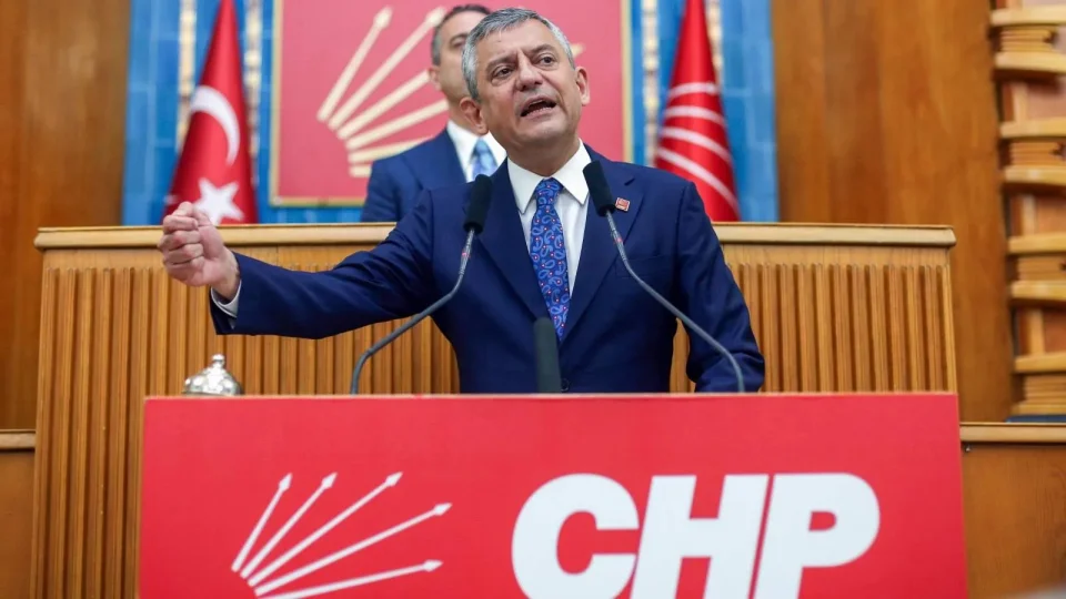 Özgür Özel'den grup toplantısı kararı: Başvuru yapıldı, salı günü kürsüye çıkacak