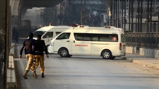 Pakistan'da karargaha intihar saldırısı: 3 ölü