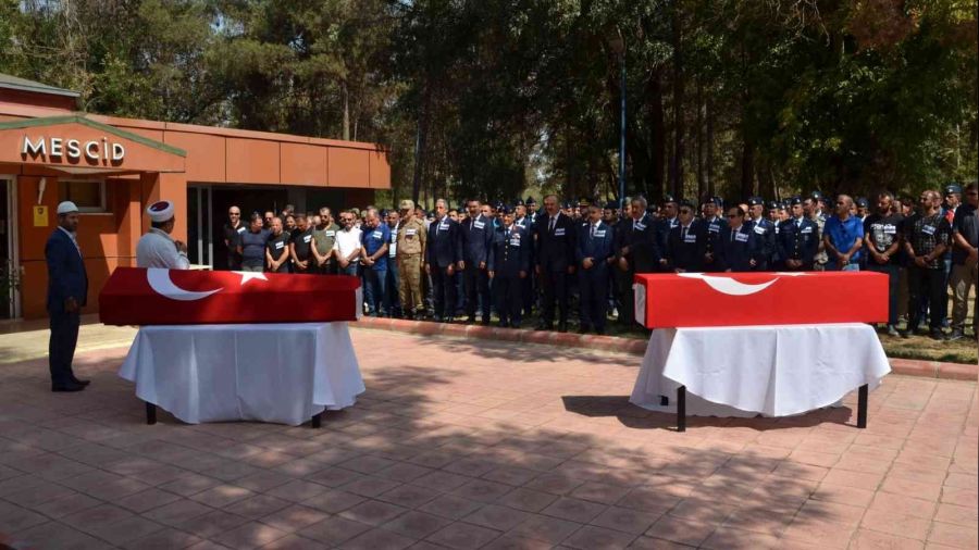 Paraşüt kazasında hayatını kaybeden astsubaylar için cenaze töreni