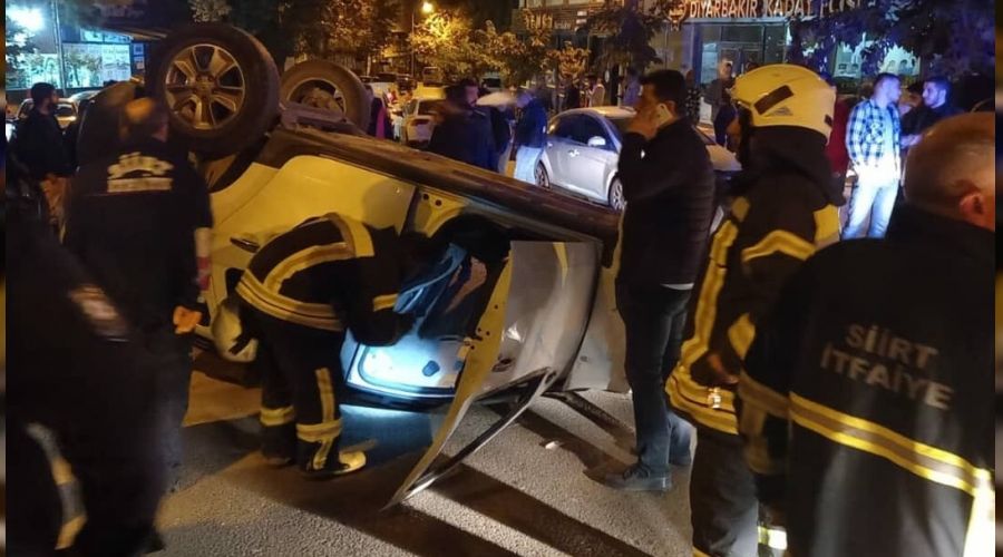 Park halindeki otomobile arpt, takla att