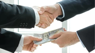 Partisinden ilk kez seçilen milletvekillerine hediye çeki verdi