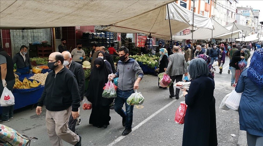 Pazar yerinde içki satıyordu