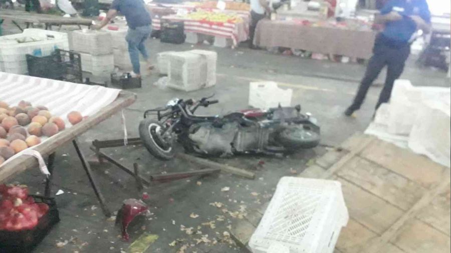 Pazarc�lar�n park kavgas�nda kan akt�: 8 yaral�