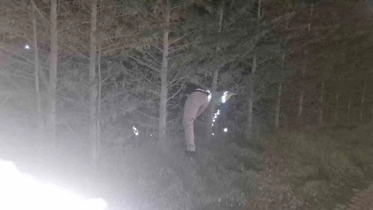 Peşine taktığı polislerle batağa saplandı