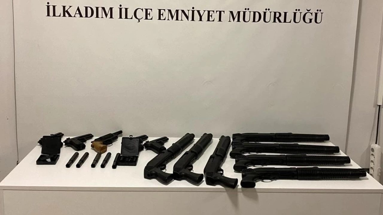 Petshop malzemesi bulunan ara�tan �ok say�da silah ele ge�irildi