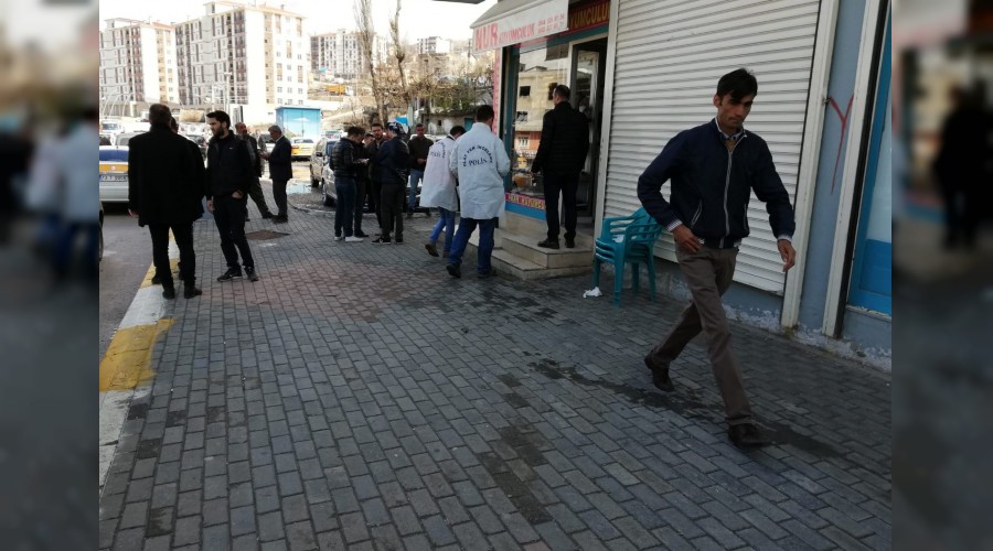 Polis k�yafetiyle soyguna kalk��t�