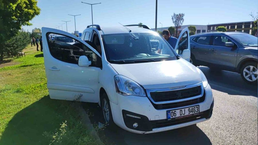 Polisten ka�an ara�tan 8 ka�ak g��men ��kt�
