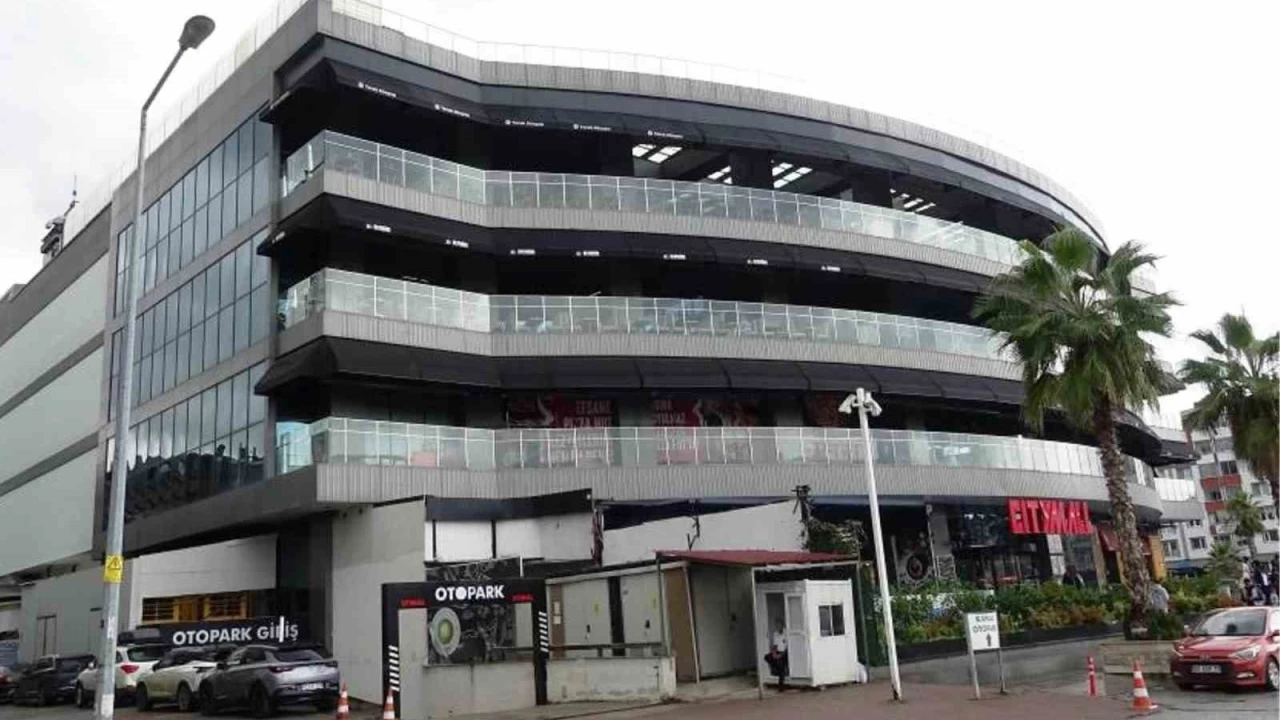 Ruhsat iptal edilen CityMall AVM'de mhrleme krizi