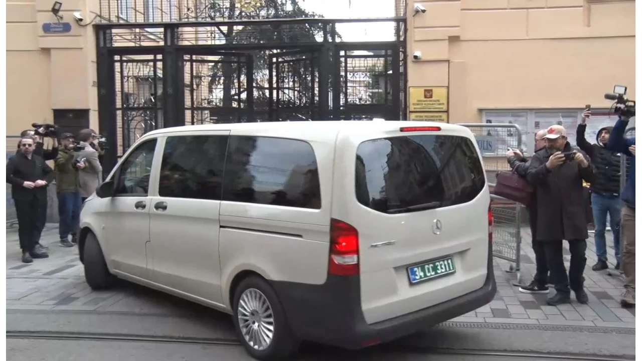 Rus ve ABD heyeti kritik g�r��me i�in konsoloslu�a geldi