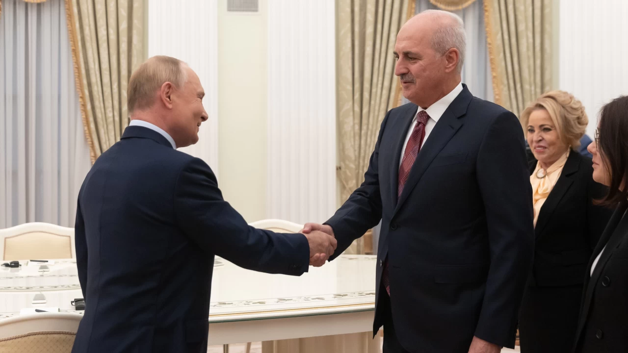Rusya Devlet Başkanı Putin, TBMM Başkanı Kurtulmuş'u kabul etti