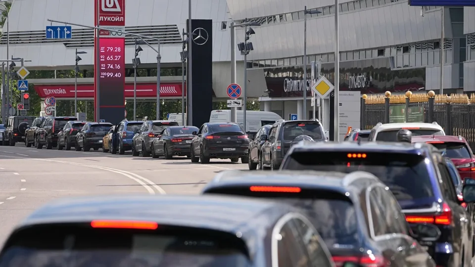 Rusya'da baz� rafinerilere d���k standartl� yak�t �retme izni verildi