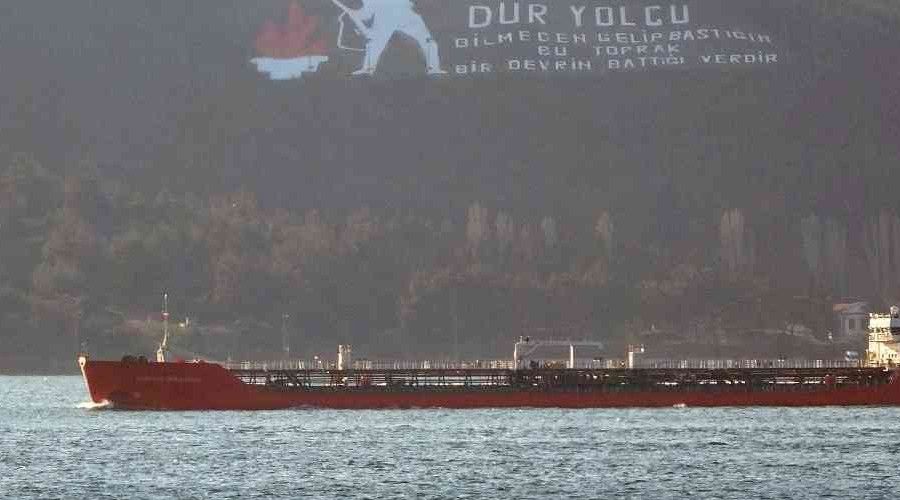 Rusya'dan ayçiçek yağı taşıyan gemi Çanakkale Boğazı'ndan geçti