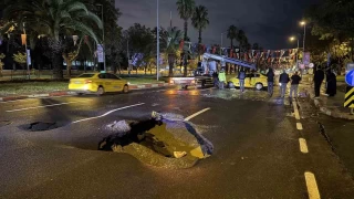 Sağanak yağış nedeniyle Vatan Caddesi'nde yol çöktü