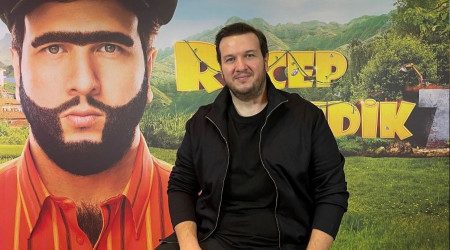 Şahan Gökbakar siyasete mi soyunuyor?