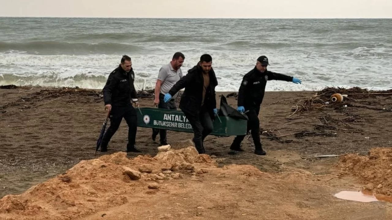 Sahilde bulunan cesetlerle ilgili Antalya Valiliğinden açıklama