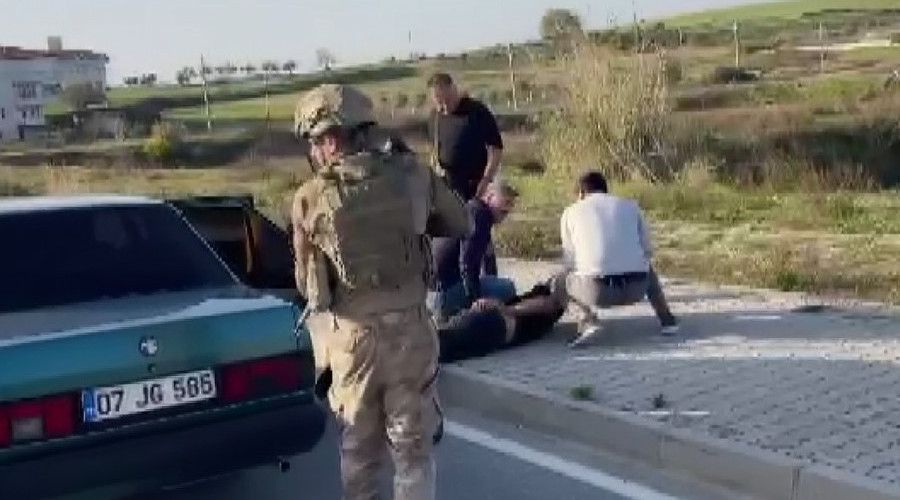 Sahur vakti bir genci öldüren şahsı saklamak isteyen 2 kişi yakalandı
