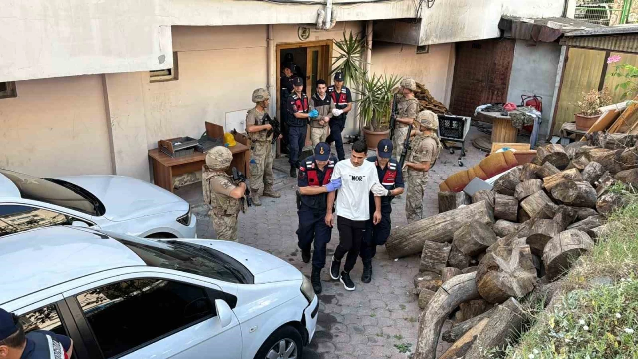 Sakarya'da 13 göçmen kaçakçısı organizatörü tutuklandı