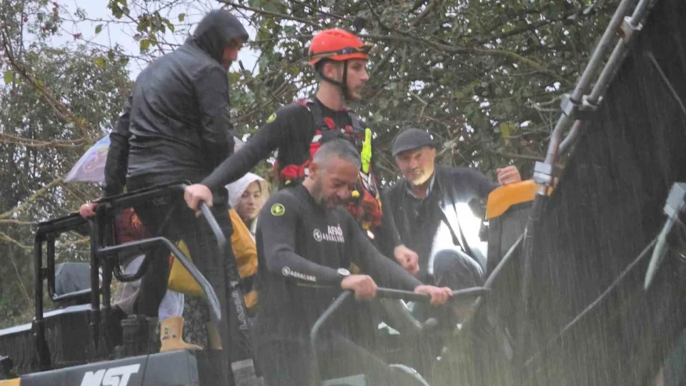 Sakarya'daki selde mahsur kalan 48 kişi kurtarıldı