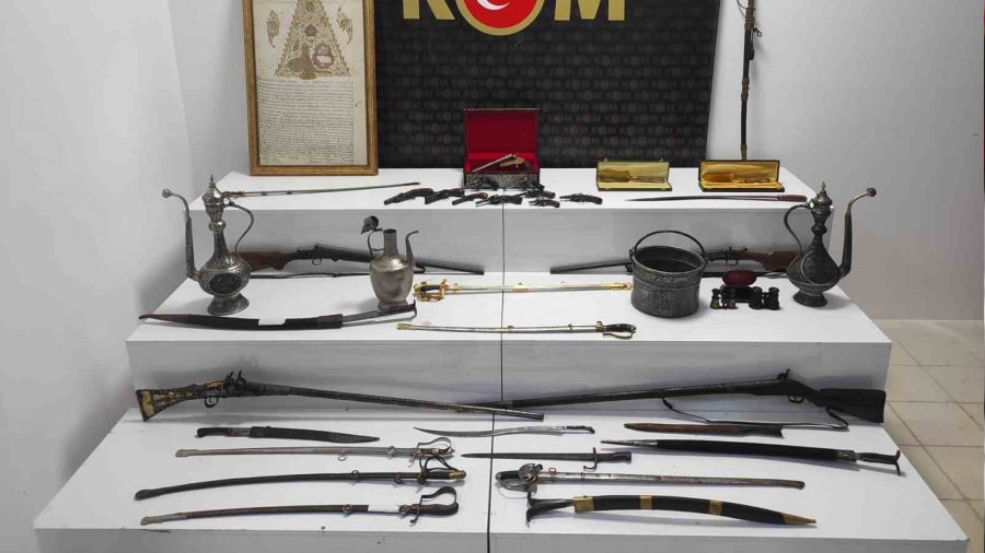 Samsun'da 16 k�l�� ve 10 tabanca ele ge�irildi