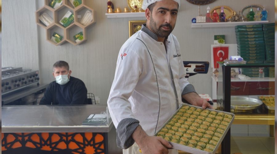 Sandıklı'da iftar sofralarının vazgeçilmez lezzeti 'Soğuk baklava'