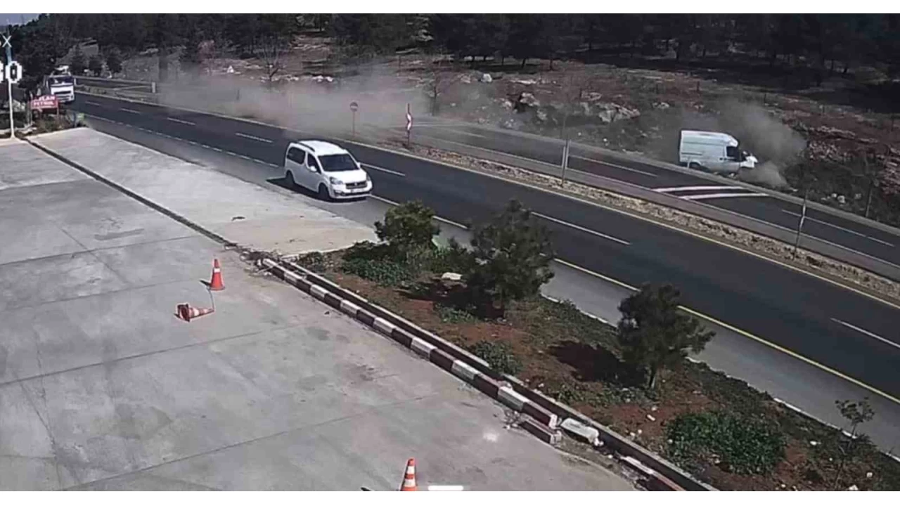�anl�urfa'da minib�s kayal�klara �arpt�: 2 yaral�