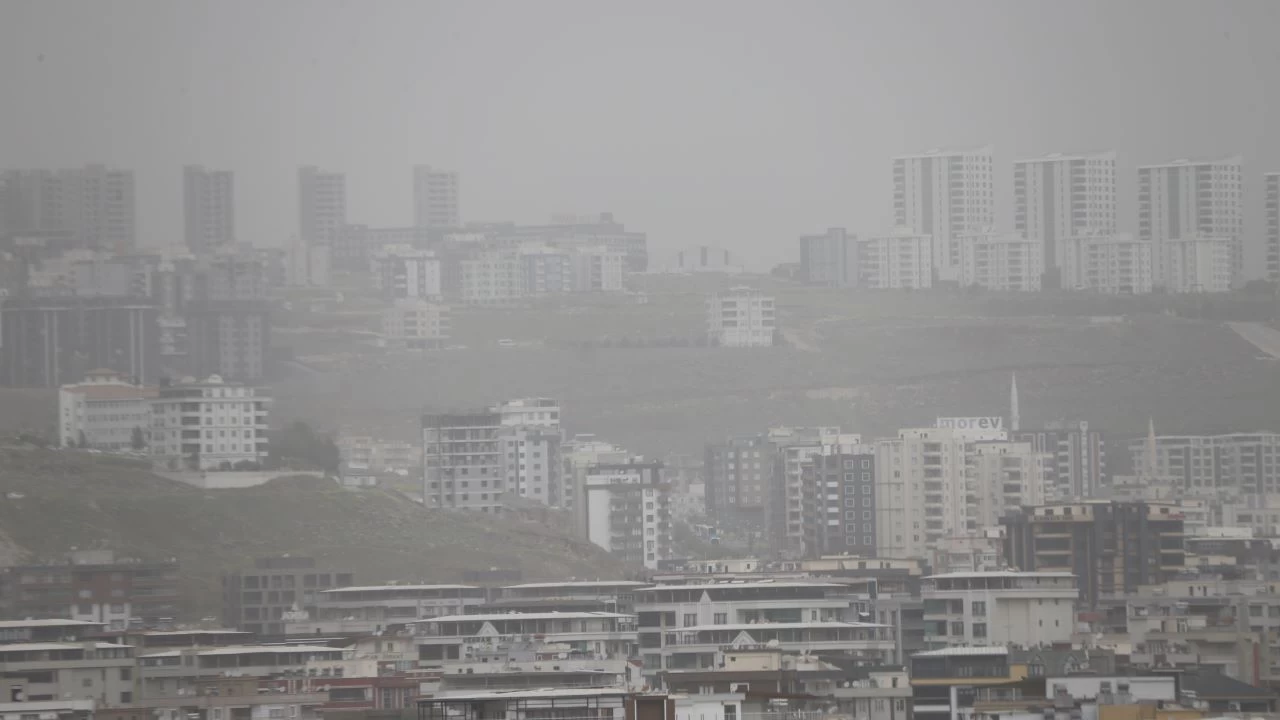 Şanlıurfa'da toz taşınımı etkili oluyor