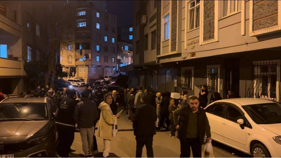 Sar�yer'de toprak kaymas� sonucu 6 binaya tahliye karar� verildi: Bina sakinleri belediyeye isyan etti