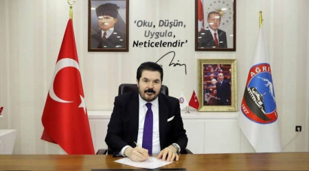 Savcı Sayan kime oynuyor?