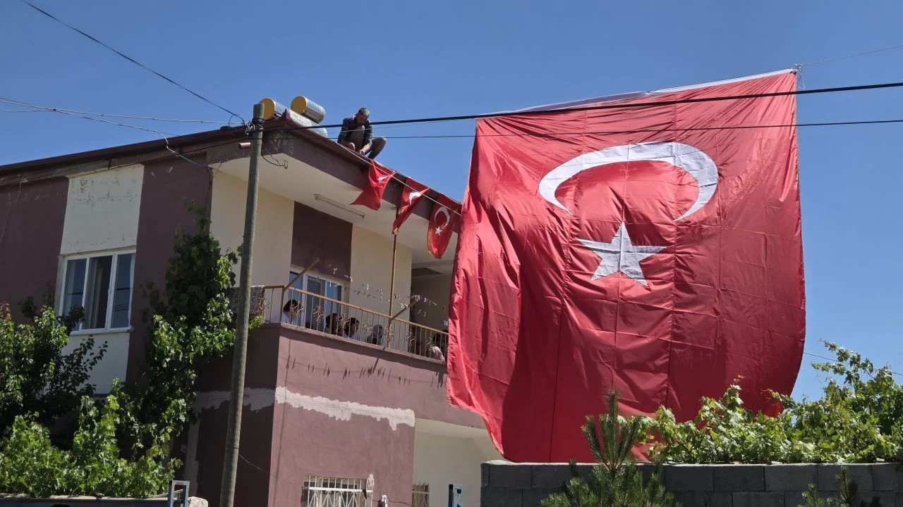 �ehit Enver Yaman'�n Ni�de'deki ailesine ac� haber verildi