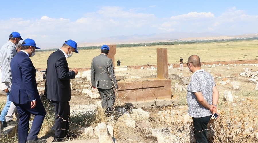 Selçuklu-Karakoyunlu mezarlığı restore edilecek