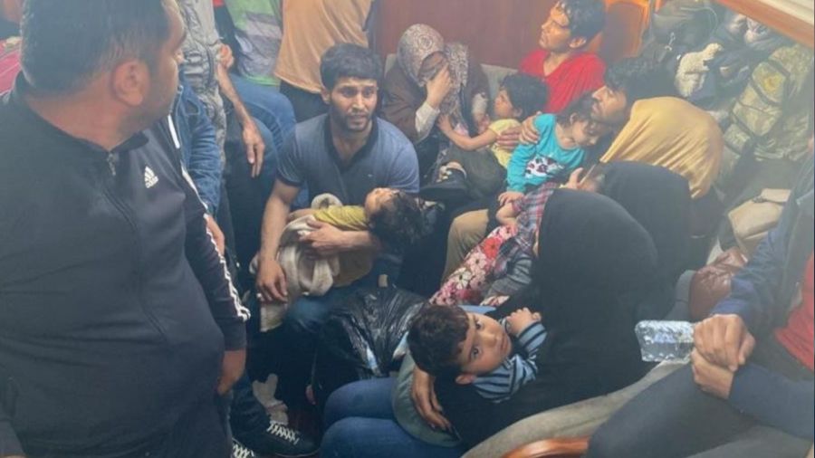 Seydikemer’de yelkenli teknede 35 düzensiz göçmen yakalandı