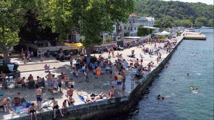 Scaktan bunalan stanbullular Boaz'a girerek serinledi