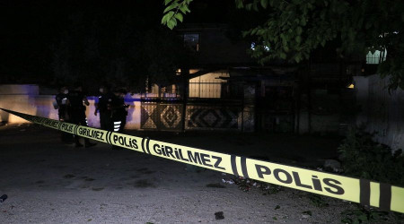 Şiddet gören kızını korumaya çalışırken canından oldu