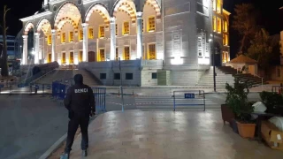 Şiddetli rüzgar caminin kurşunlarını uçurdu