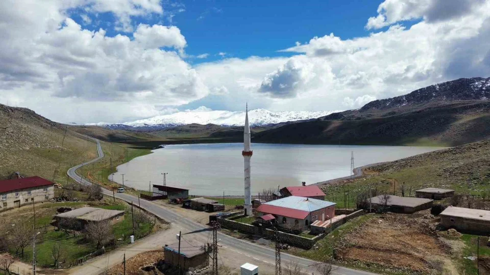 Siirt'teki Zirin G�l� yeniden hayat buldu