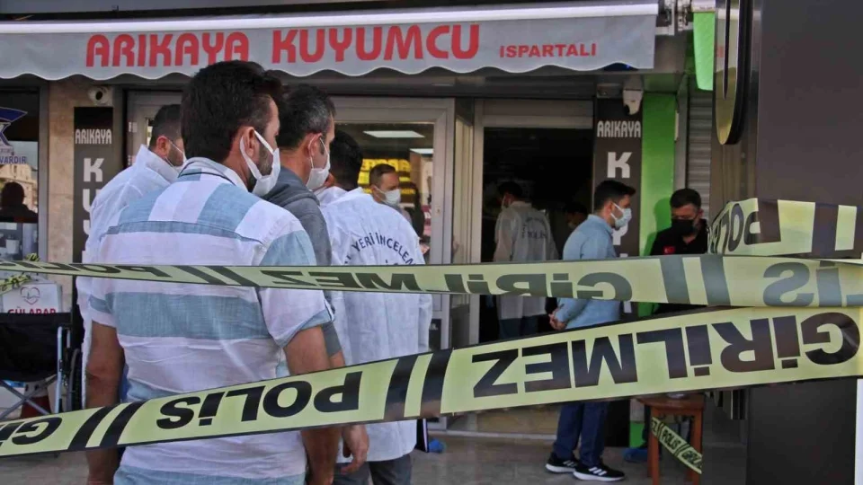 Silahl� kuyumcu soygununda can�ndan oldu: Tazminat karar� Yarg�tay'dan d�nd�