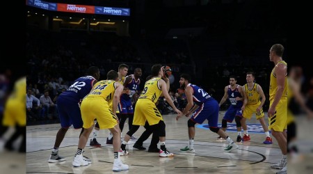 Srada Alba Berlin galibiyeti var