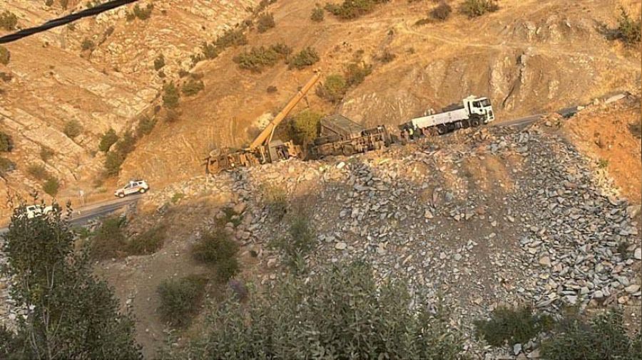 ��rnak'ta askeri ara� devrildi: 2 yaral�