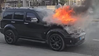 Şırnak'ta cip ve yolcu otobüsü alevlere teslim oldu