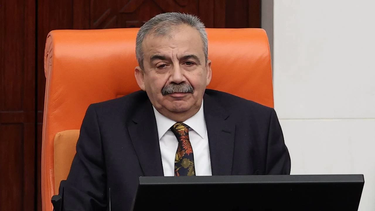 Sırrı Süreyya Önder hastaneye kaldırıldı