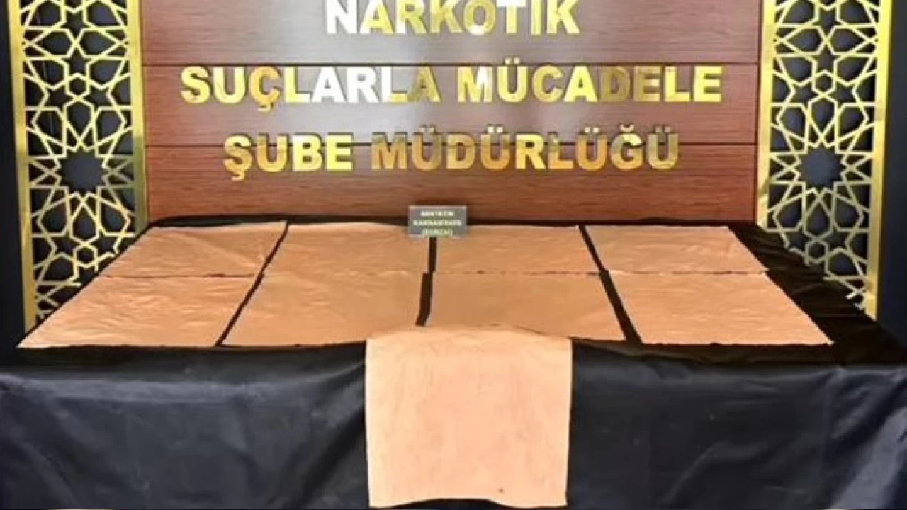 Sivas'ta 5 milyon TL'lik kağıda emdirilmiş uyuşturucu ele geçirildi