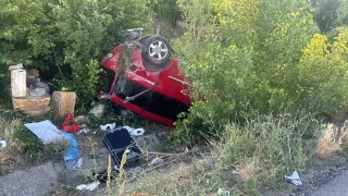 Sivas'ta araç şarampole devrildi: 1'i ağır 6 yaralı