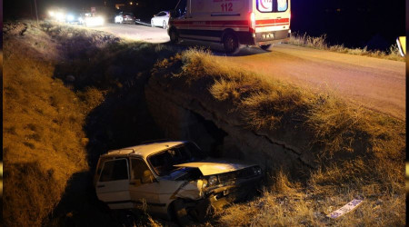 Sivas'ta otomobil menfeze düştü 