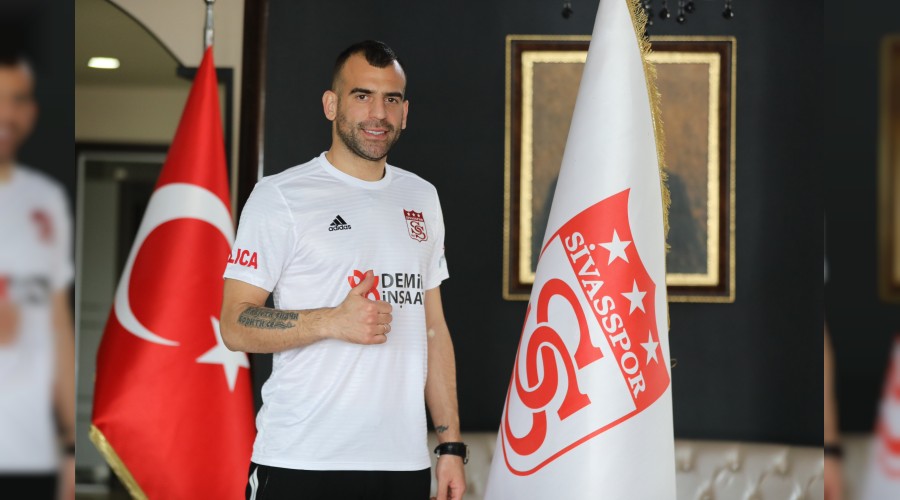 Skuletic imzayı attı