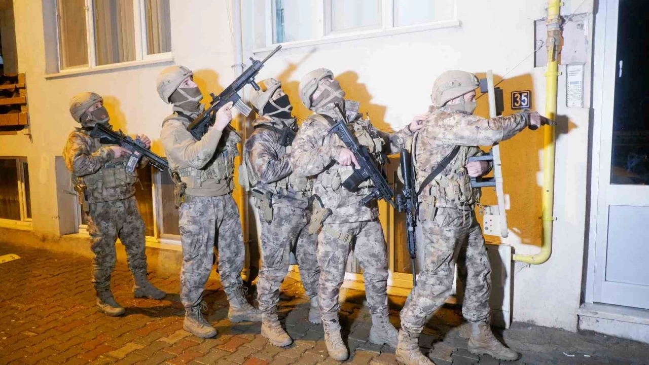 Sosyal medyada silah payla�anlara �afak operasyonu