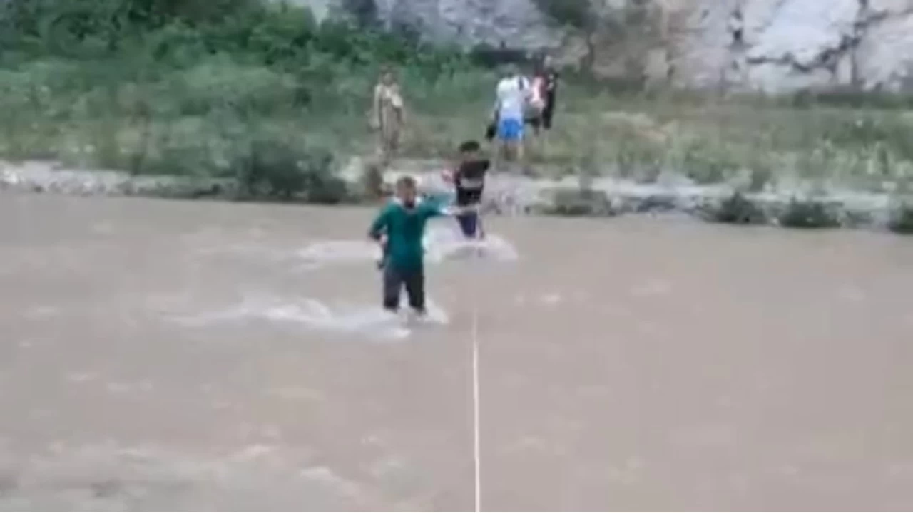 Su seviyesi yükselince kanyonda 35 kişi mahsur kaldı