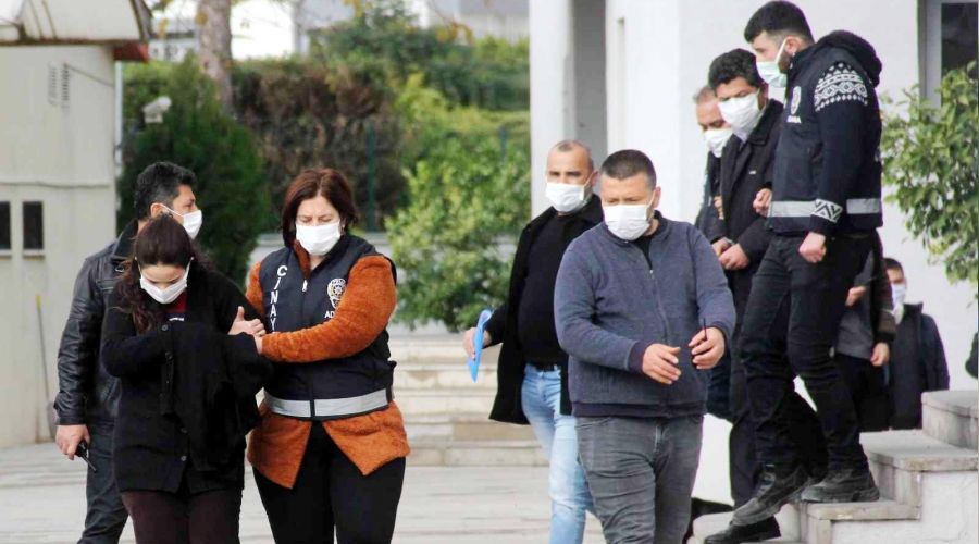 Suçu ölen babasının üstüne atıp beraat etti